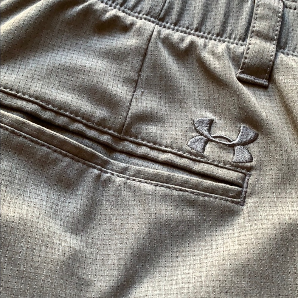 Men’s Under Armour straight leg golf slacks.